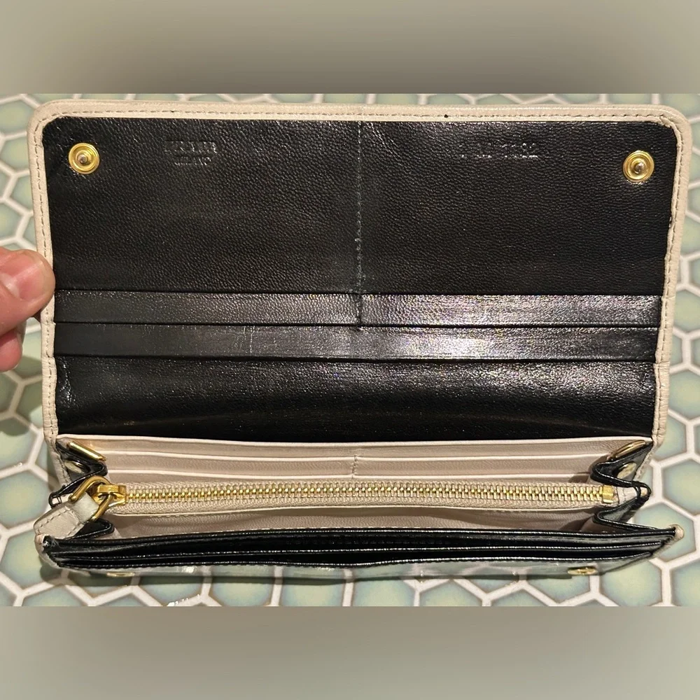 Prada Black Leather Trifold Continental Wallet with White Lip Appliques - Picture 5 of 6